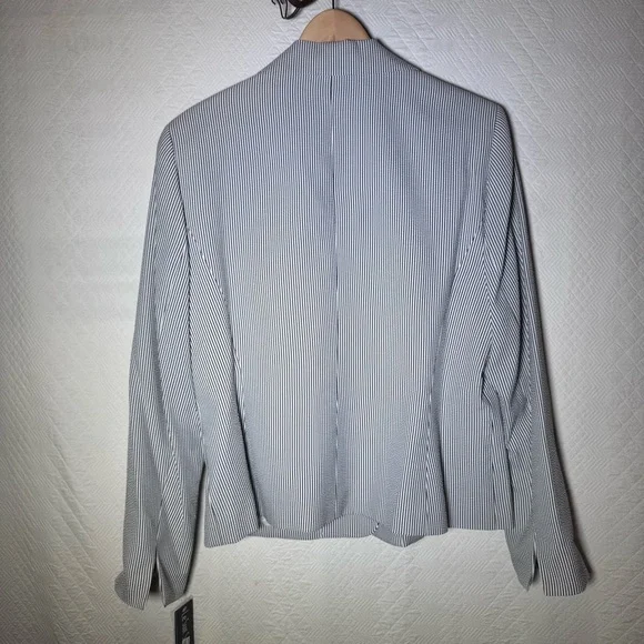 NEW LeSuit Separates IBIZA Pin Stripe White/Black Seersucker Like Blazer size 14 - Picture 3 of 6